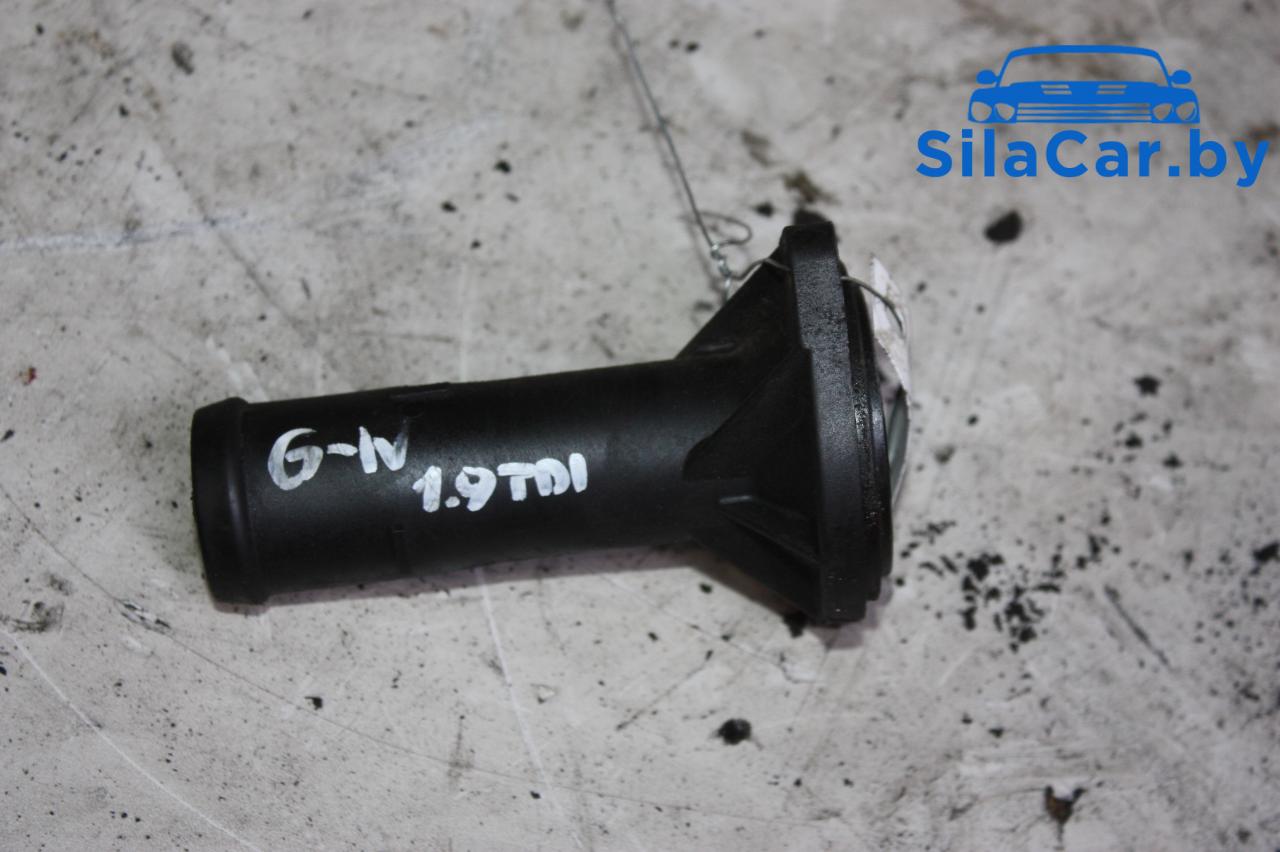 корпус термостата Volkswagen Golf 4 поколение 1999, 1.9 л., дизель, 038121121 - фото №1