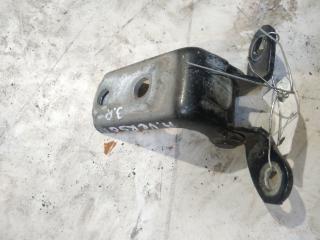 петля двери Toyota Avensis Verso 1 поколение 2003