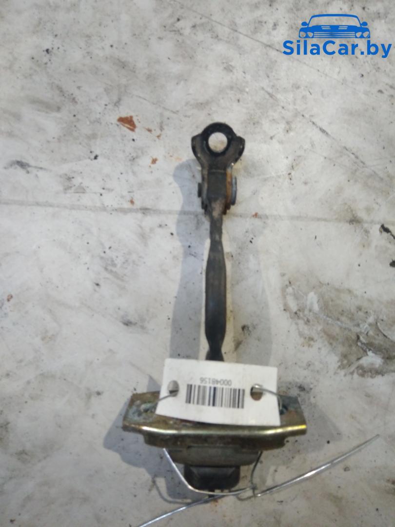 ограничитель открывания двери Toyota Avensis Verso 1 поколение 2003 - фото №1