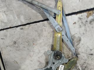 стеклоподъемник электрический задний левый Toyota Avensis Verso 1 поколение 2003