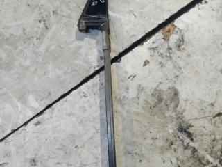 направляющая стекла задней правой Toyota Avensis Verso 1 поколение 2003