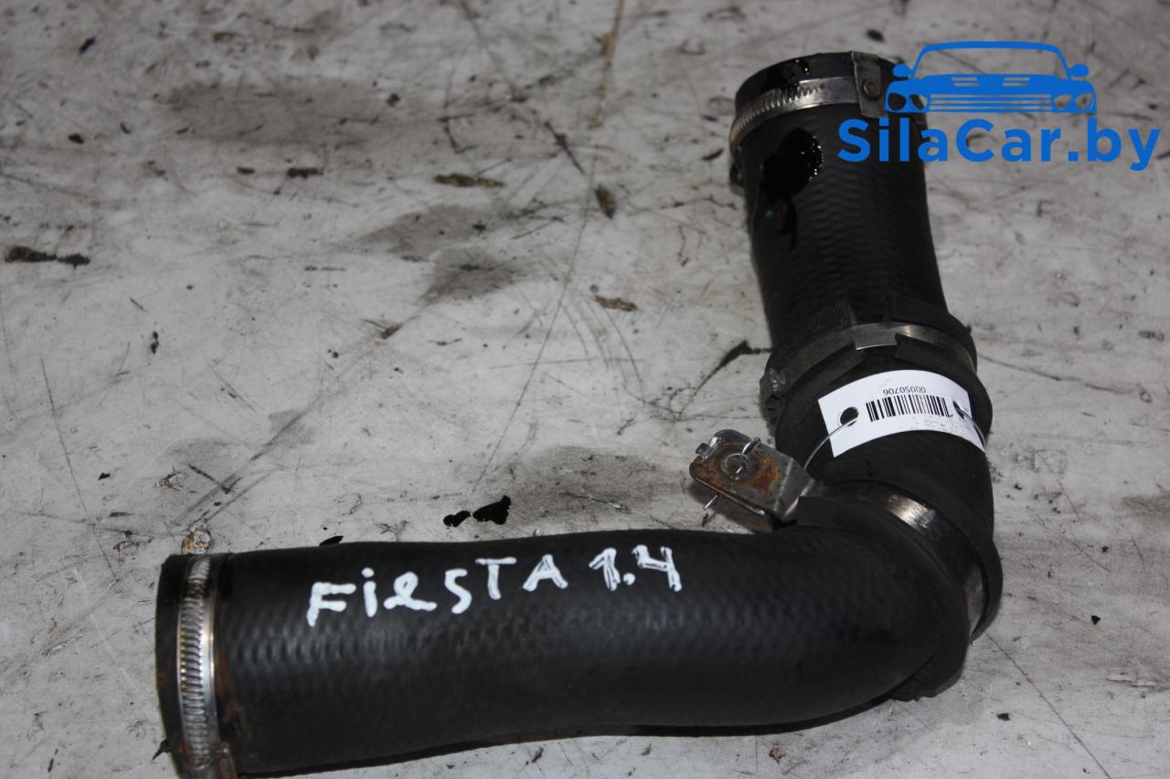 патрубок интеркулера Ford Fiesta 6 поколение 2012, 1.4 л., дизель - фото №1