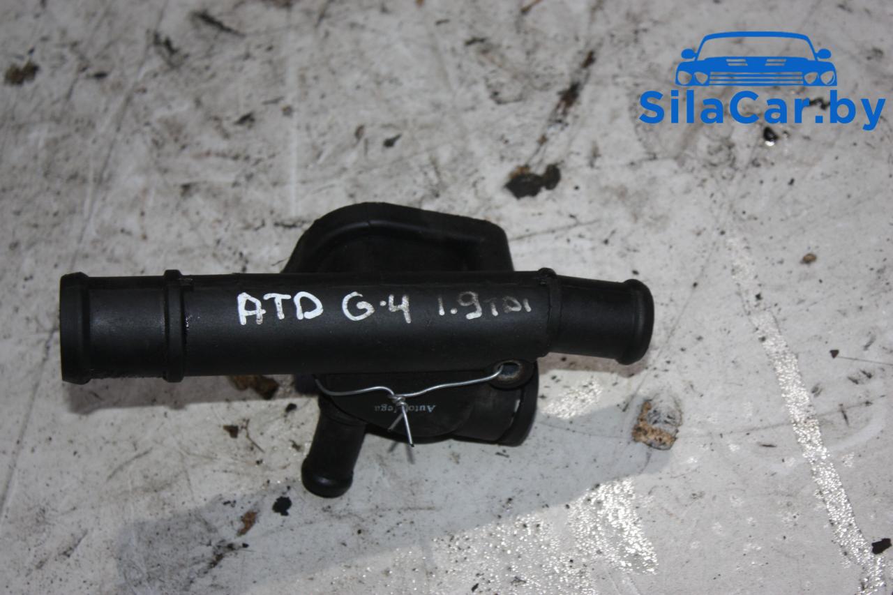 корпус термостата Volkswagen Golf 4 поколение 2001, 1.9 л., дизель - фото №1