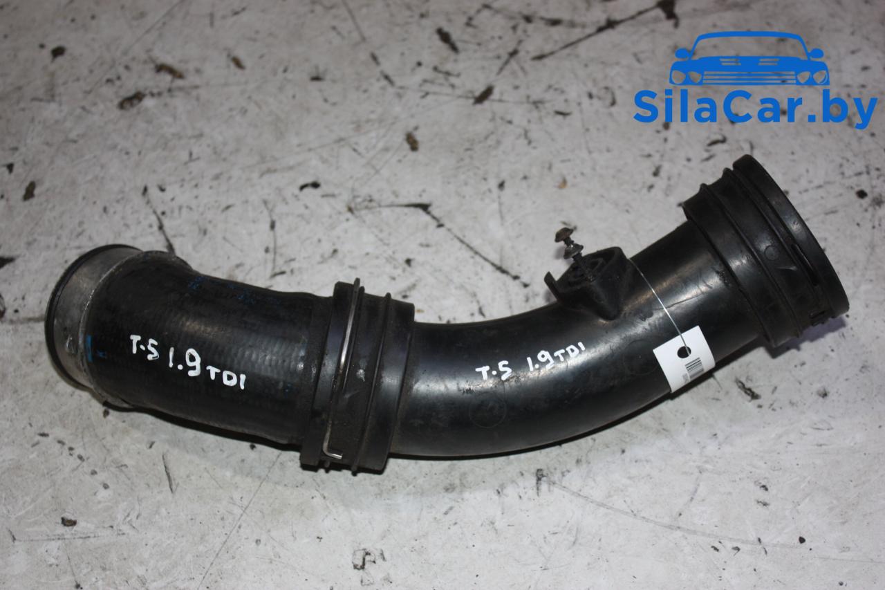 патрубок (трубопровод, шланг) Volkswagen Transporter T5 2007 - фото №1