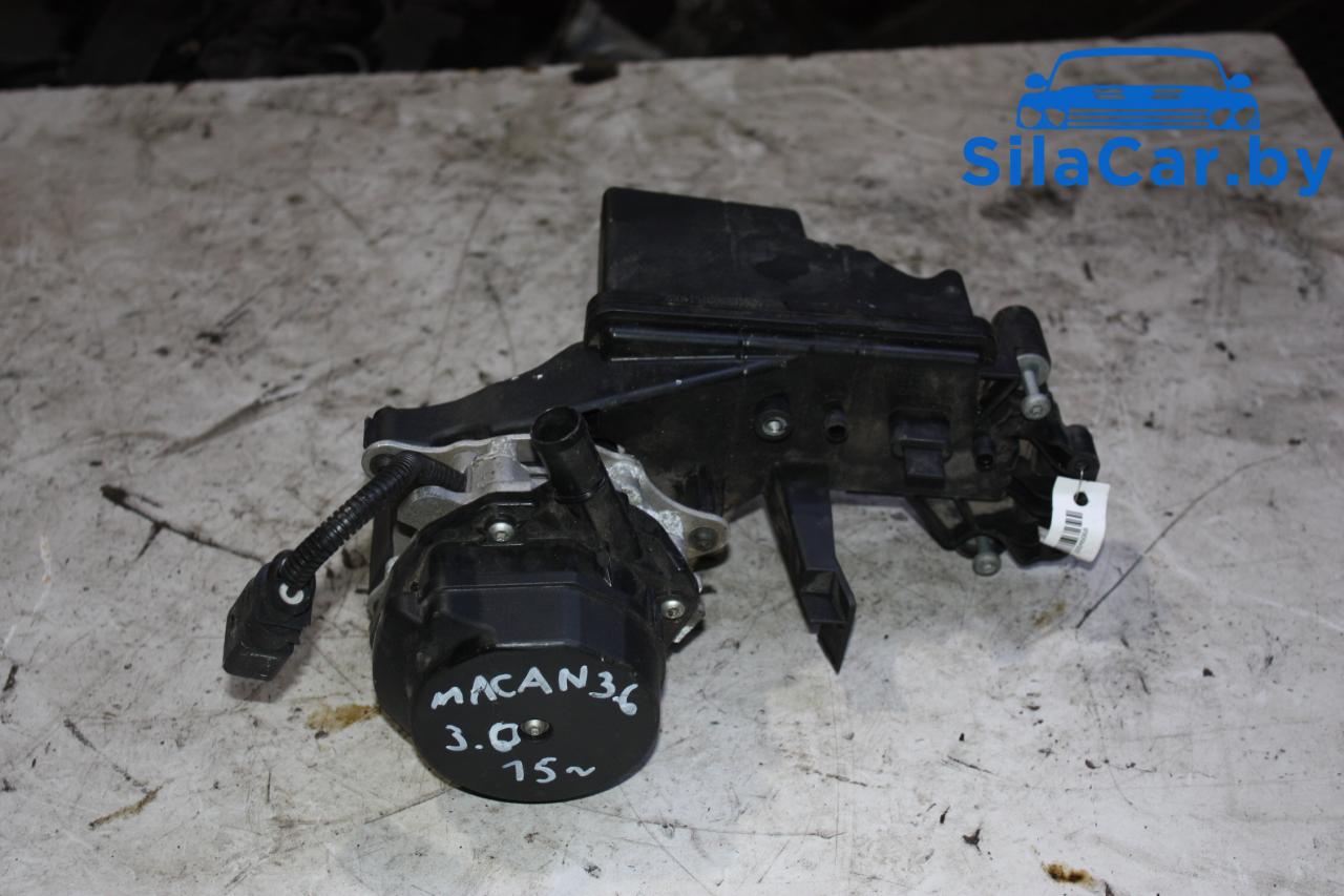 планка под капот Porsche Macan 1 поколение 2015, 3.0 л., бензин, 94611013077 - фото №1