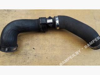 патрубок интеркулера Volkswagen Transporter T5 2008, 2.5 л., AXD, дизель