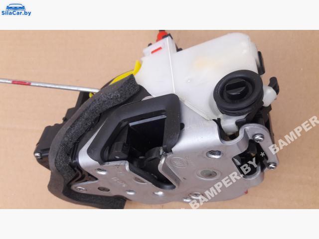 замок двери задней левой Opel Mokka 1 поколение 2014, 1.4 л., A 14 NET, бензин, внедорожник 5 дв. - фото №1