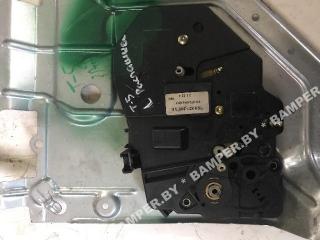 замок двери задней левой Volkswagen Transporter T5 2003