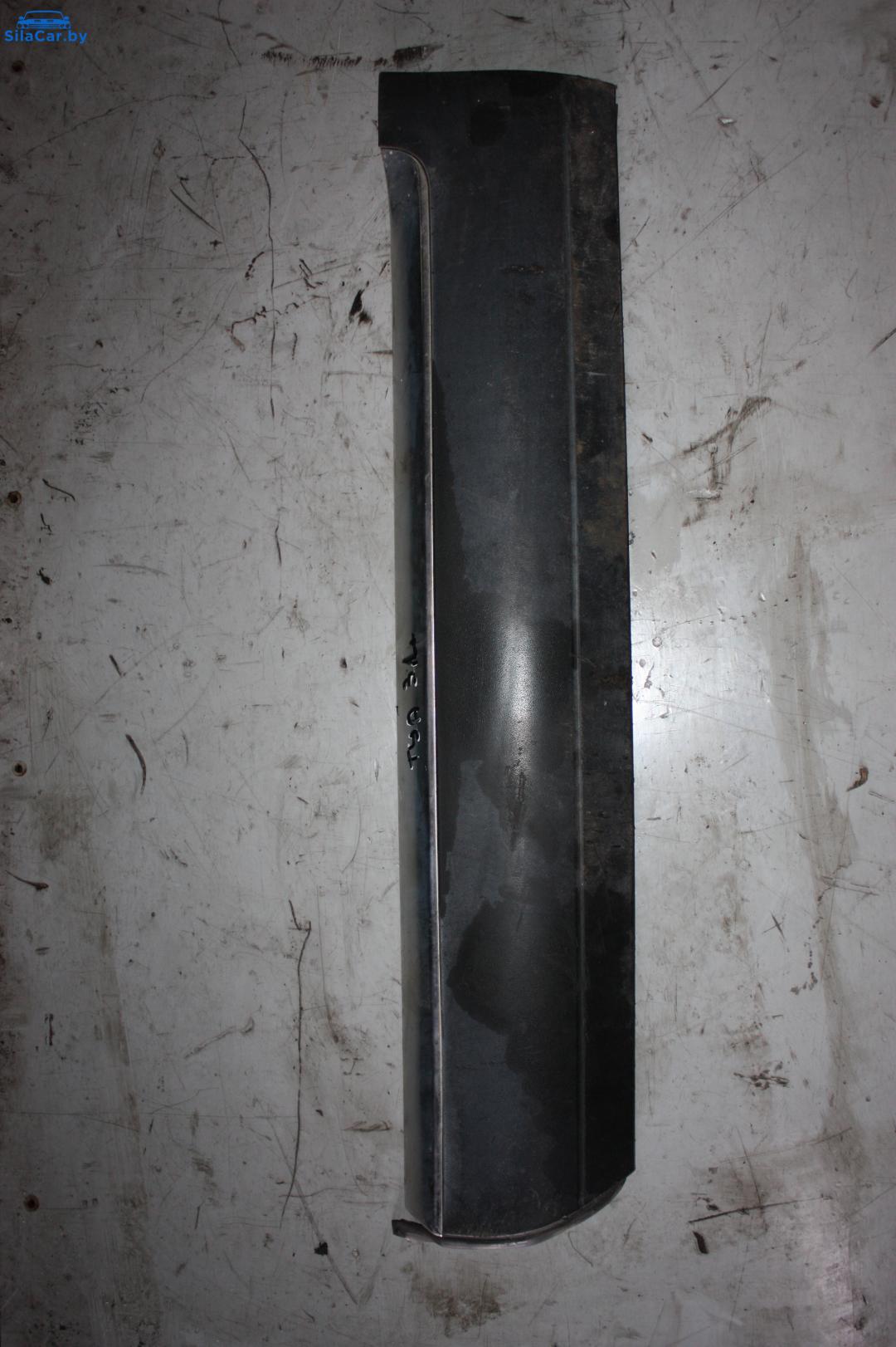 молдинг двери задней левой Volkswagen Touareg 1 поколение 2005 - фото №1