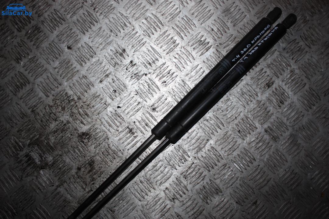 амортизатор крышки багажника (3-5 двери) Volkswagen Transporter T4 1998, дизель - фото №1