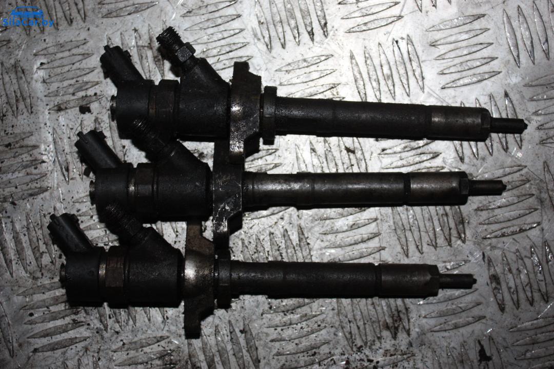 форсунка Peugeot 307 1 поколение 2001, 1.6 л., дизель - фото №1