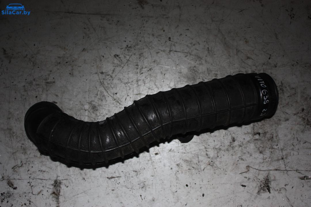 патрубок турбины Mercedes-Benz Vito W638 2000, 2.2 л., дизель - фото №1