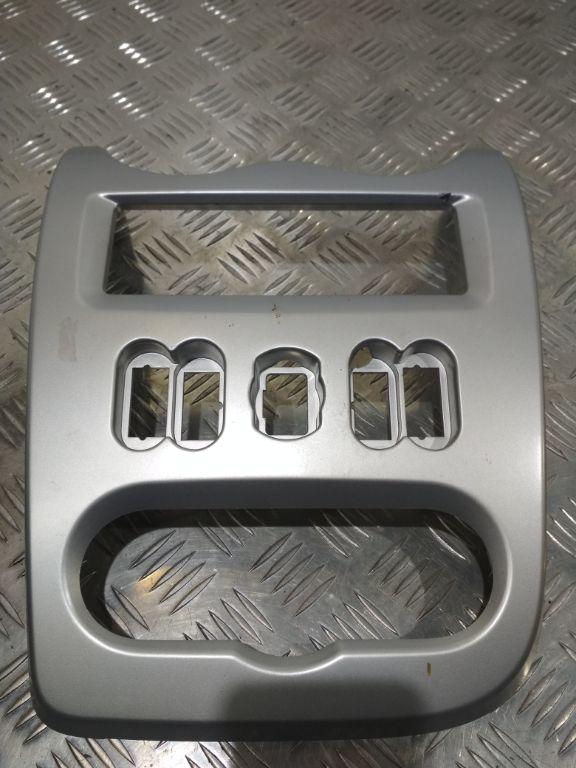 рамка под магнитолу Dacia Sandero 1 поколение 2010, 682607503R - фото №1