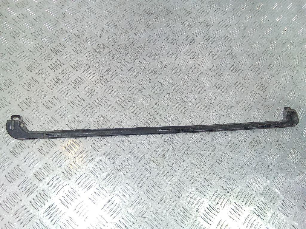 кронштейн передней панели (телевизора) Volvo C30 1 поколение 2009, 30671117 - фото №1