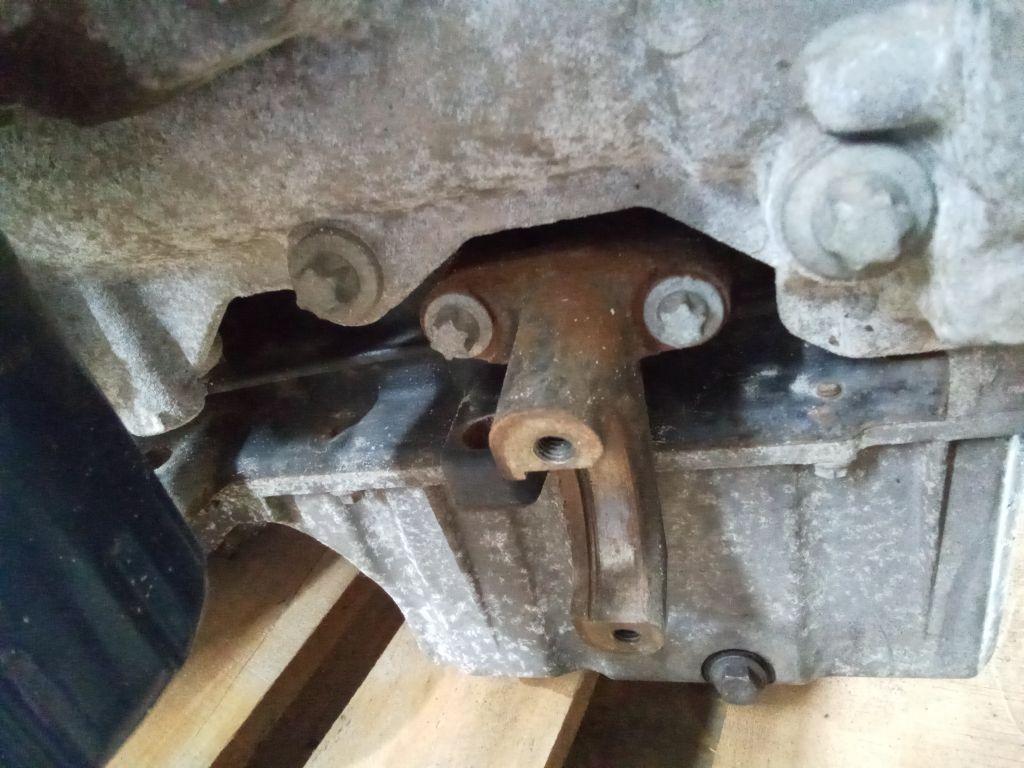 кронштейн полуоси Smart Forfour 1 поколение 2004, 1.5 л., дизель, МКПП - фото №1