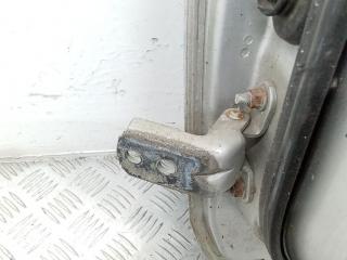 петля двери Nissan Versa C11 2008, седан