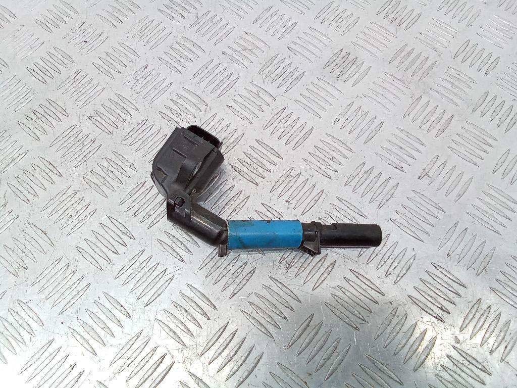 катушка зажигания Mercedes-Benz A-Класс W176 2013, 2.0 л., бензин, A2749060600 - фото №1