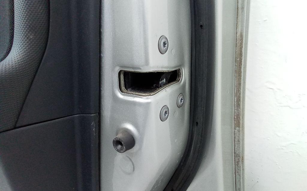 замок двери передней правой Toyota Auris 1 поколение 2007 - фото №1