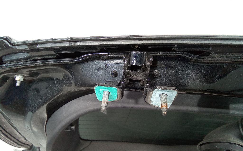 петля крышки багажника Mercedes-Benz A-Класс W176 2013, 2.0 л., бензин, A2467400237 - фото №1