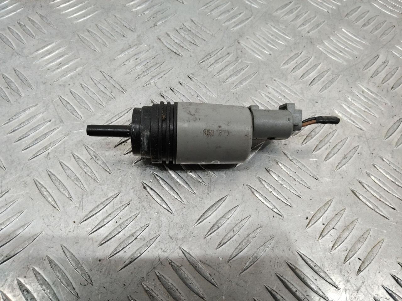 насос (моторчик) омывателя стекла BMW 3 серия E90/E91/E92/E93 2007, кабриолет, 6934159 - фото №1