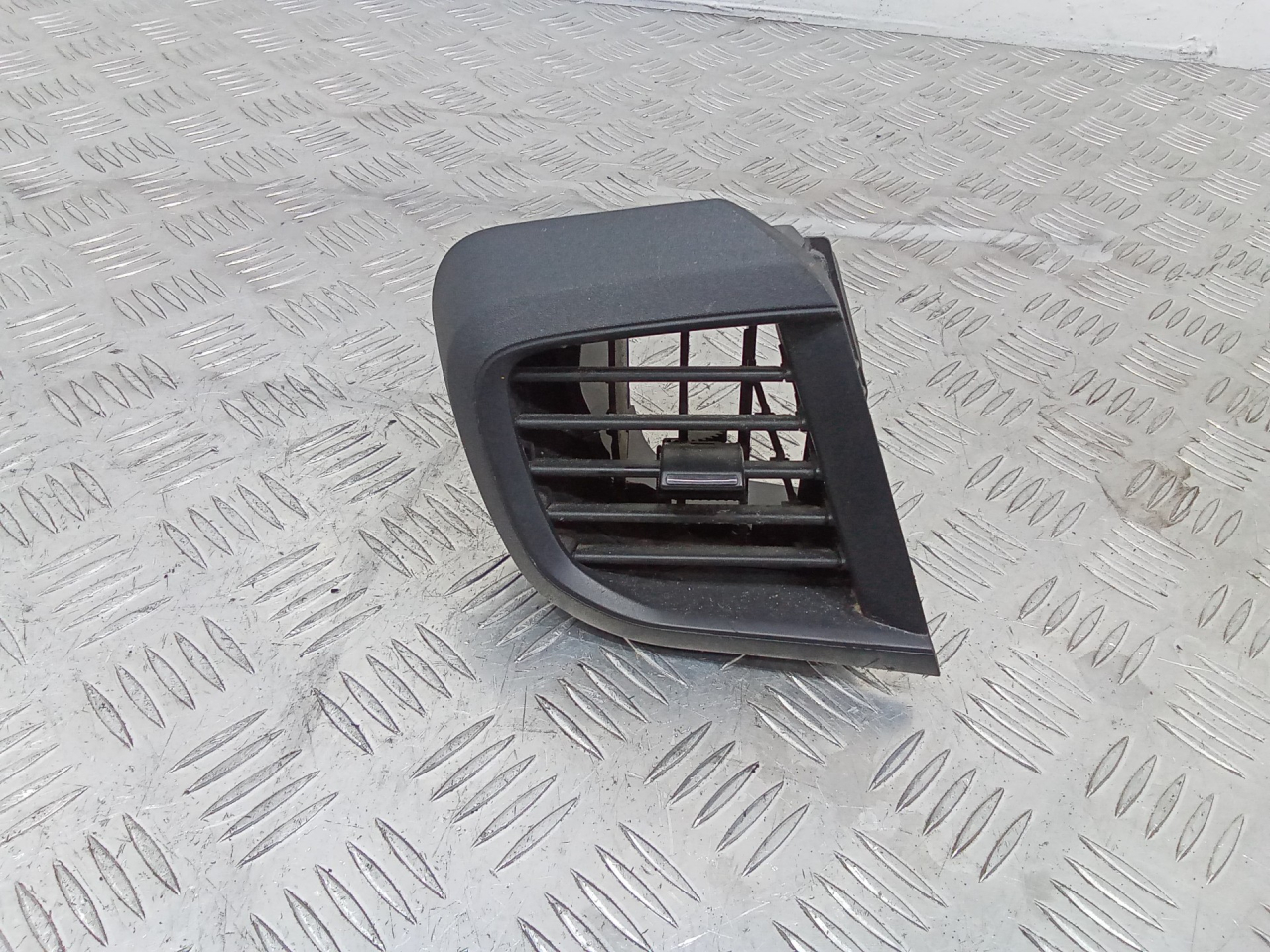 дефлектор обдува салона Peugeot Traveller 1 поколение 2020 - фото №1