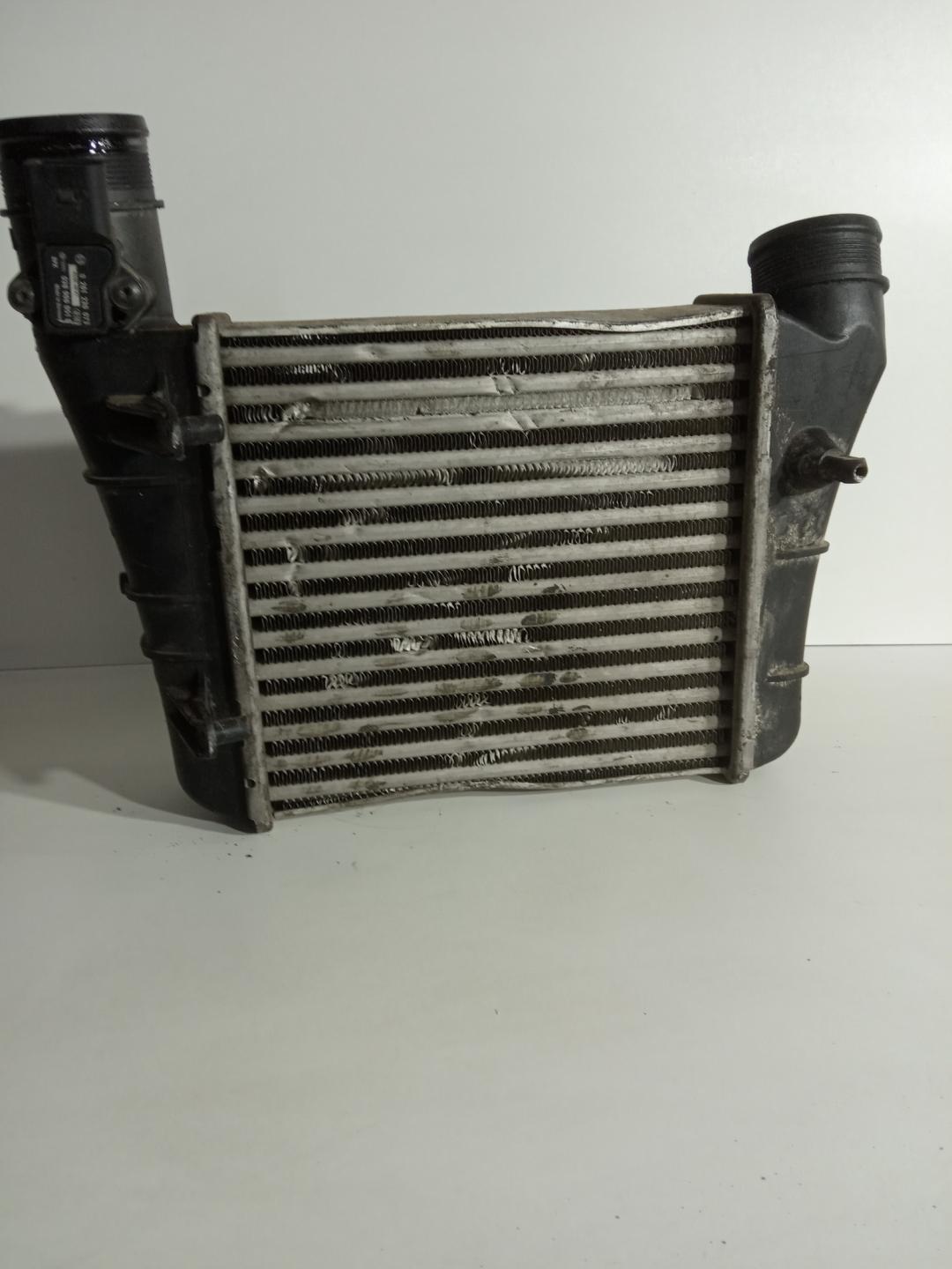 интеркулер Audi A4 B7 2006, 2.0 л., дизель, 8E0145805AA - фото №1