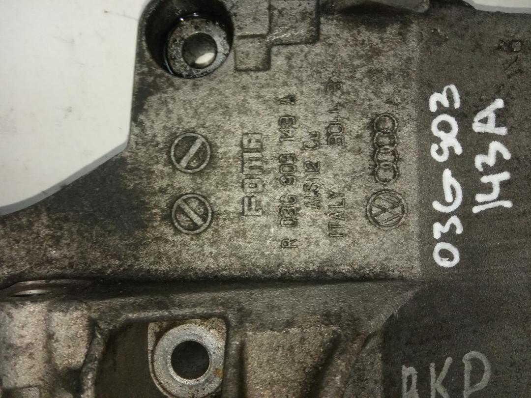 кронштейн генератора Volkswagen Passat B6 2008, 2.0 л., дизель, седан, 03G903143A - фото №1