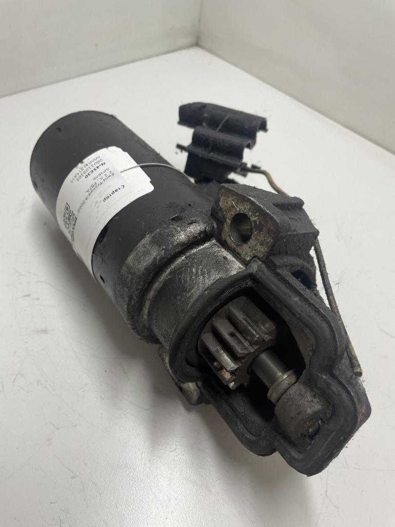 стартер Ford Transit 7 поколение 2009, 2.2 л., дизель, 0001109205, 000021715815, 0000217158, 657379, 273108, 0001109205, 0001109304, 0001109305, 0001109324, 0001109325, 0001109328, 0001109329, 0001109387, 0001109388, 0001109391, 0001109392, 0001115092, 0001115093, 0986021810, 1372739, 1375378, 1385378, 1574338, 1669558, 1709189, 1740947, 1748650, 6C1T11000AA, 6C1T11000AB, 6C1T11000AC, 6C1T11000AD, 6C1T11000AE, 6C1T11000AF, 7C1911000AA, 7H1211002AB, 7H1211002AC, AC1T11000AA, AC1T11000AB, AMDF5C11000AB, AMDF5C11131AA, CC1T11000AA, CC1T11000AB, D7R71, 5802AS, 5802FC, 675092580, 9675092580, 95681447, 9568144780, 9658144780, LR010547, LR008855, LR015017, LR025840, 6G9N11000AB - фото №1