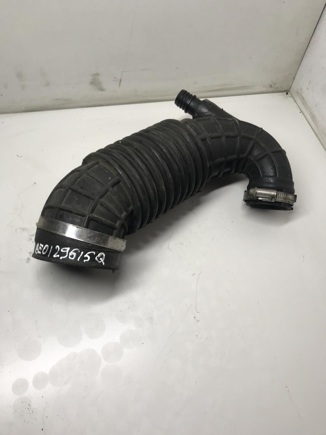 патрубок интеркулера Audi A4 B7 2006, 1.9 л., дизель, 8E0129615Q - фото №1