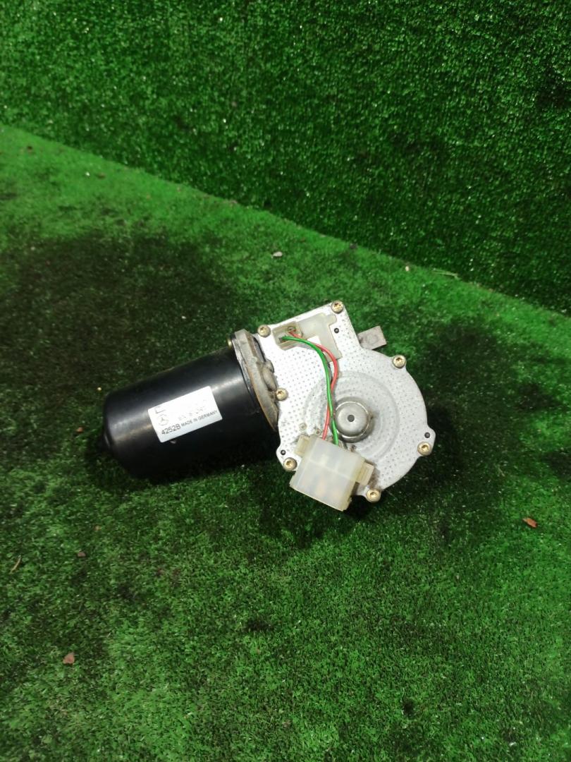 моторчик передних стеклоочистителей (дворников) Mercedes-Benz Actros 1 поколение (MP1) 2002, 11.9 л., OM 541.926, дизель, АКПП, грузовик, A0058202142 - фото №1