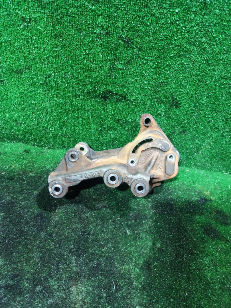 кронштейн генератора DAF XF 95 1 поколение 2004, 12.6 л., XE 355 C, дизель, МКПП, белый, грузовик, 1433190 - фото №1