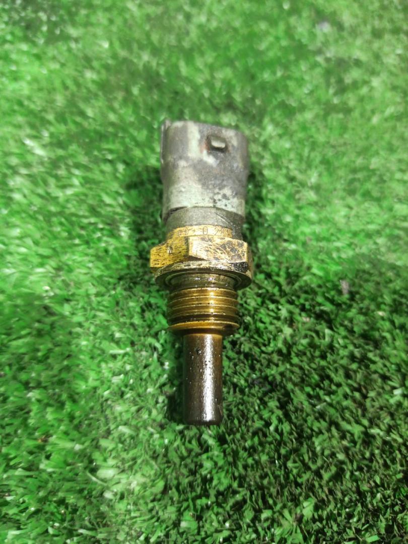 датчик температуры охлаждающей жидкости DAF XF 95 1 поколение 2004, 12.6 л., XE 355 C, дизель, МКПП, белый, грузовик, 1827058, 5.44006, 0281002412 - фото №1