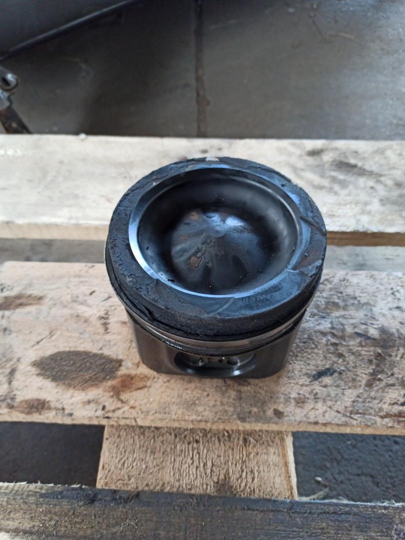 поршень DAF XF 105 1 поколение 2007, 12.9 л., MX 300, дизель, МКПП, синий, 1736766 - фото №1