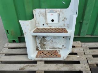 Подножка кабины Mercedes-Benz Axor 1 поколение [рестайлинг] 2004, 12.0 л., OM 457.910, дизель, МКПП, A9446603301, A9406662501, 9406662501