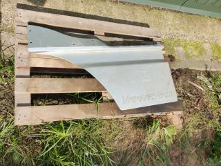 молдинг двери передней правой Mercedes-Benz Actros 1 поколение (MP1) 2002, 11.9 л., OM 541.926, дизель, АКПП, грузовик, 9417200448