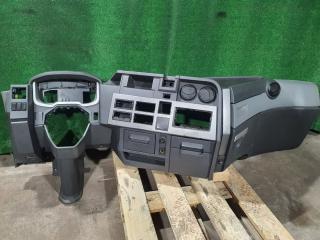 панель передняя салона (торпедо) Renault T-Series 1 поколение 2014, дизель, АКПП, 82257329, 84527817, 82265890, 82257297, 82265932, 82579321, 82705859, 82705888, 82254006, 82705865, 82254008, 82392870, 84520625, 82256771, 82589773, 82585969