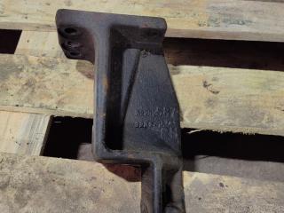 кронштейн переднего бампера Renault T-Series 1 поколение 2014, дизель, АКПП, 82232587, 7482232587