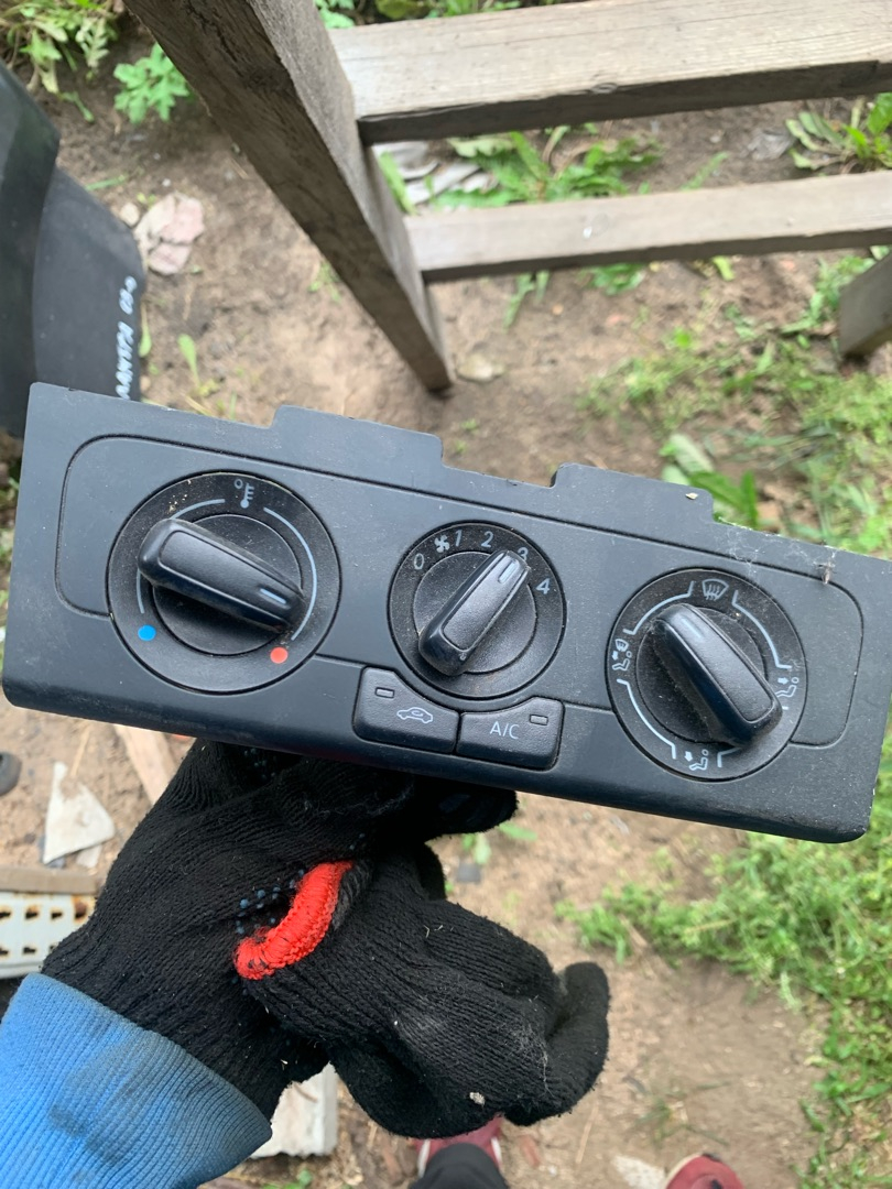 блок управления печки / климат-контроля Volkswagen Polo 5 поколение 2014, седан, 6RF820045C - фото №1