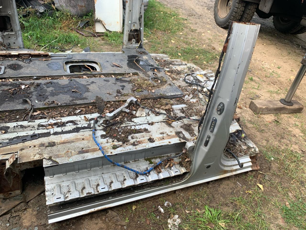 порог правый Hyundai H-1 Grand Starex 2010 - фото №1