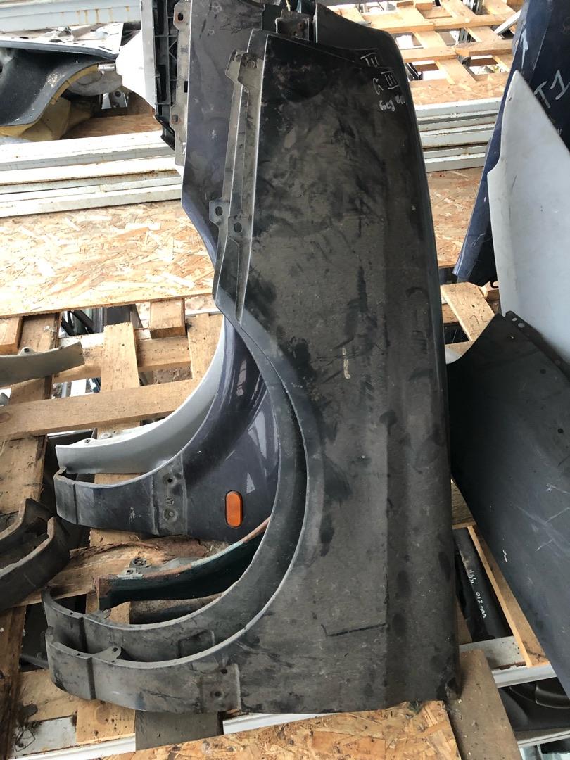 крыло переднее левое Volkswagen Golf 3 поколение 1991 - фото №1