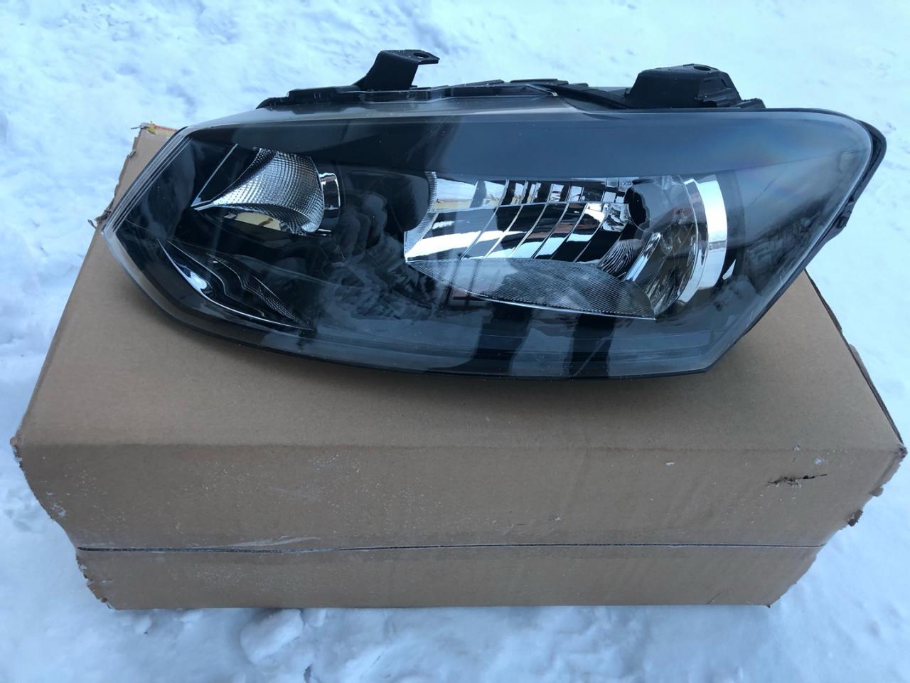 фара левая Volkswagen Polo 5 поколение 2012, седан, 6RU941015 - фото №1