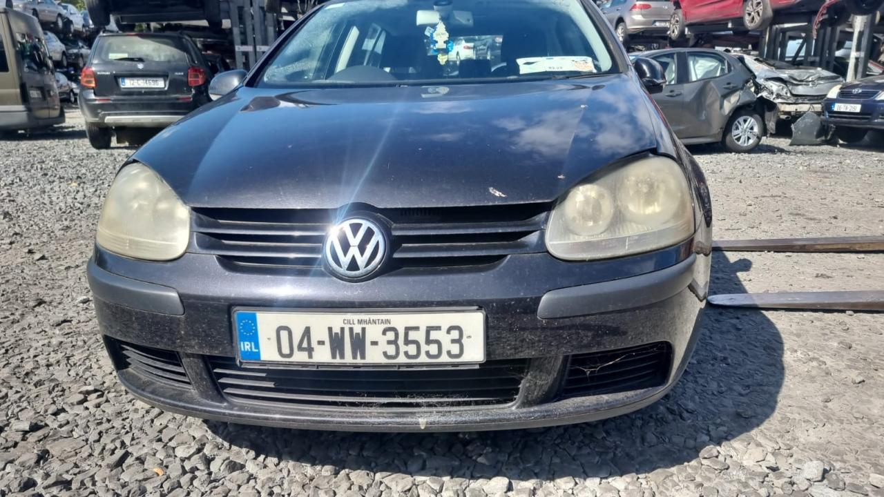 капот Volkswagen Golf 5 поколение 2004 - фото №1