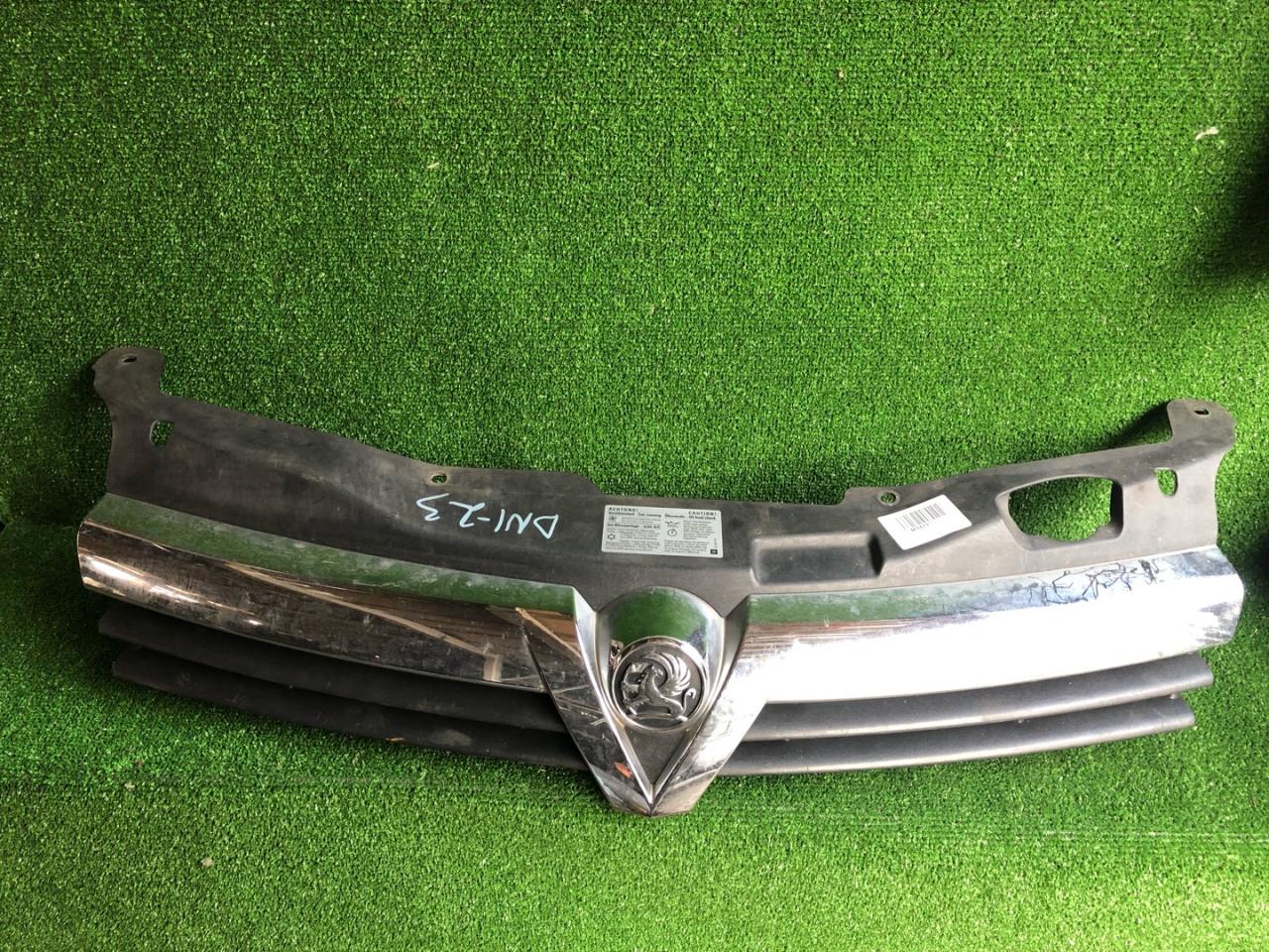 решетка радиатора Opel Astra H 2005 - фото №1