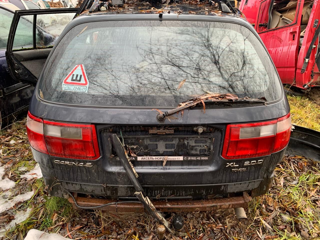 фонарь крышки багажника правый Toyota Carina E 1 поколение T190 1998, универсал - фото №1