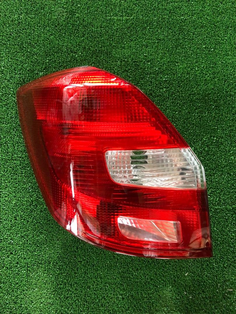 фонарь задний левый Skoda Fabia 2 поколение (5J) 2007, 5J6945111 - фото №1