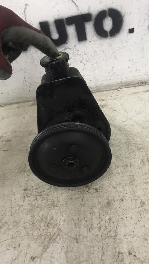 насос гидроусилителя руля Renault Megane 1 поколение (1995 - 1999), 1.4 л., бензин - фото №1