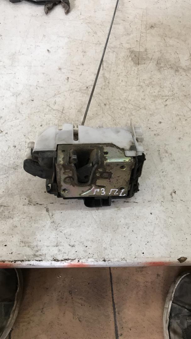 замок двери передней левой Volkswagen Golf 3 поколение (1991 - 2000) - фото №1