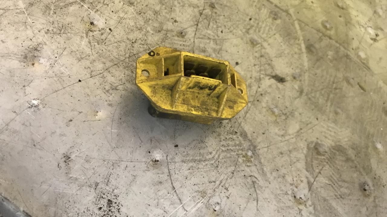 сопротивление печки Audi 100 С3 (1982 - 1988) - фото №1