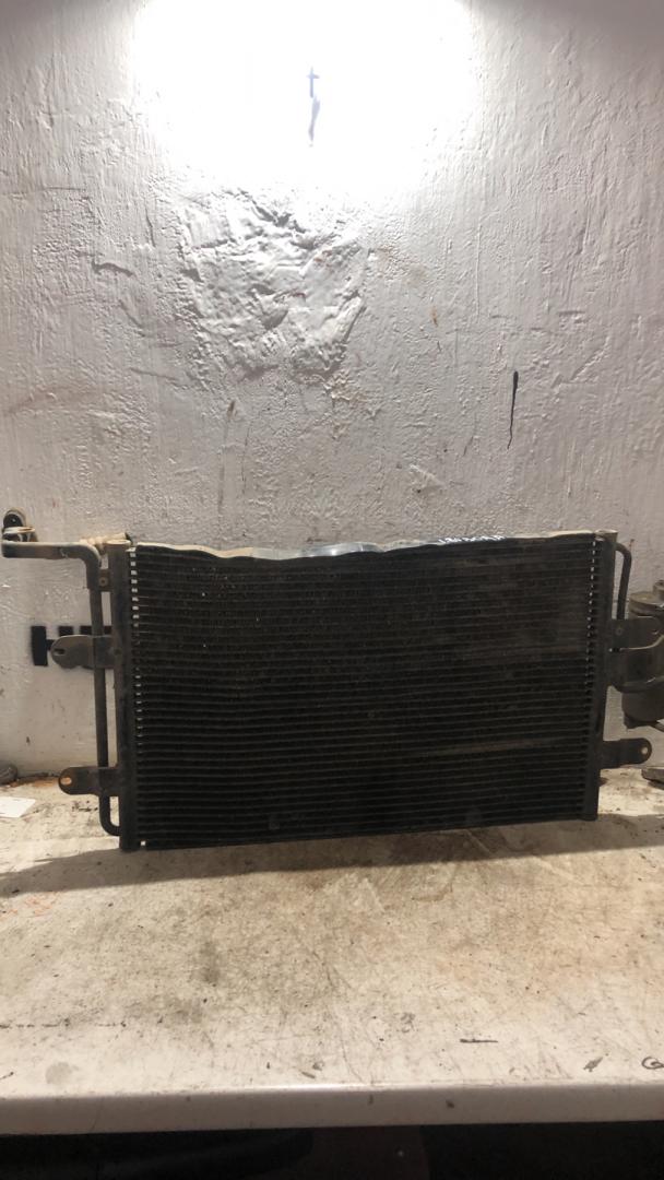 радиатор кондиционера Volkswagen Bora 1 поколение 2000, 1.8 л., бензин - фото №1