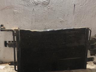 радиатор кондиционера Volkswagen Bora 1 поколение 2000, 1.8 л., бензин